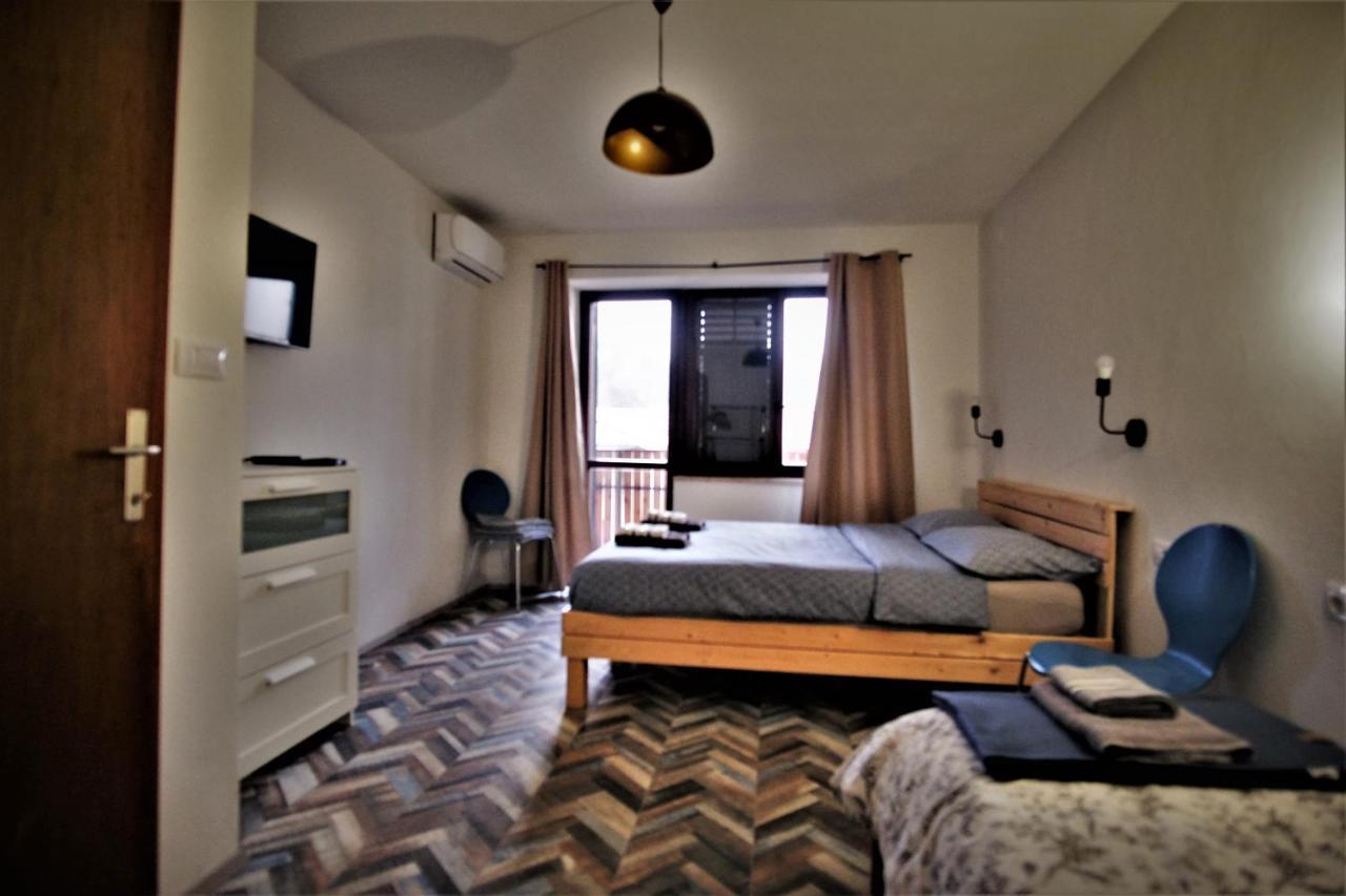 Old Square House - Hisa Na Starem Trgu Apartman Tolmin Kültér fotó